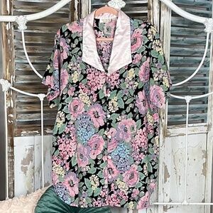 Vintage 1990s Victoria's Secret Black Floral Short Sleeve Nightshirt - S/M